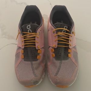 On Running / On Cloud orange and pink Push Shoes / Sneakers